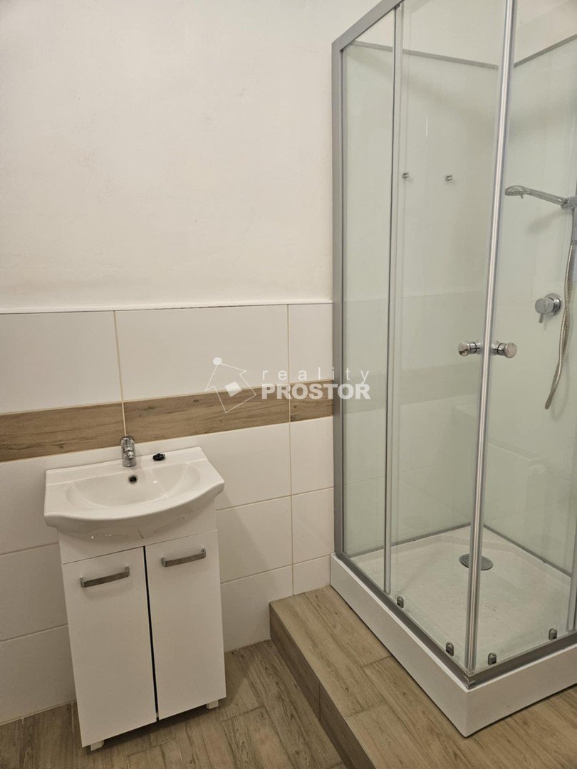 tn_zoom_filename_152766 tn_zoom_filename_152766