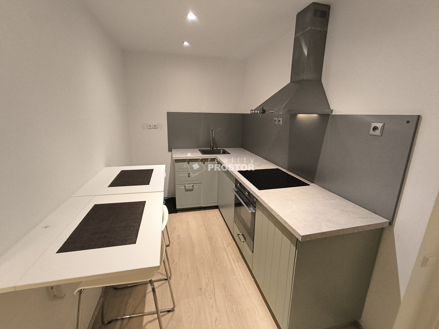 tn_zoom_filename_154152