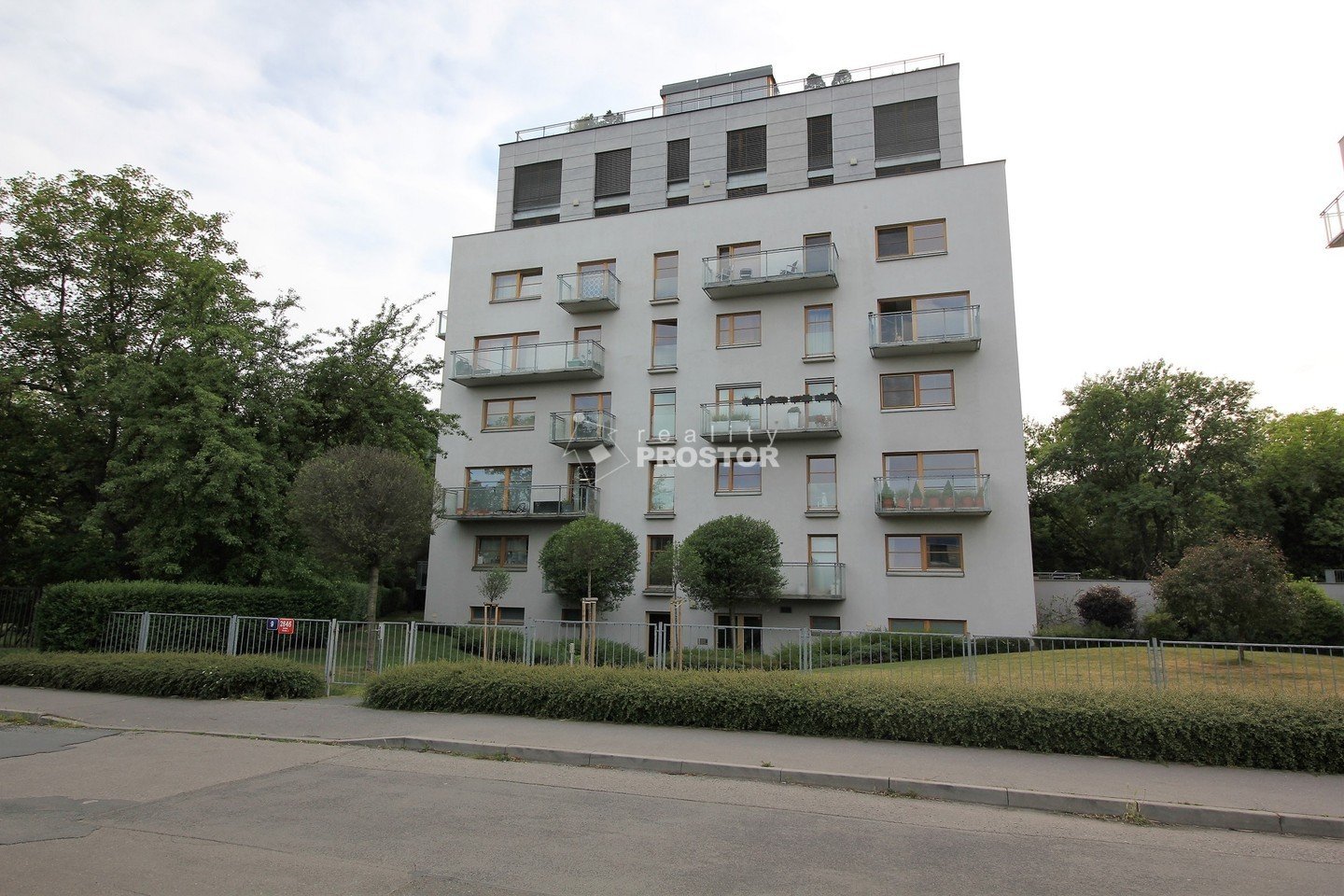 tn_zoom_filename_154309